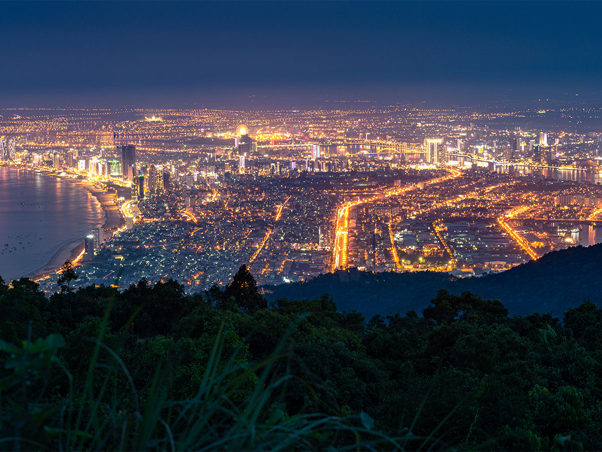 Da Nang iluminada de noche