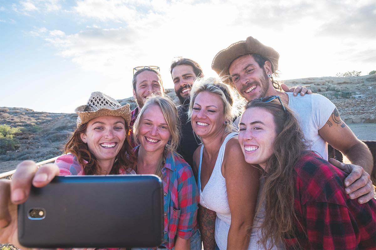 Viajeros tomando un selfie
